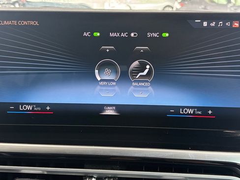 Used 2024 BMW 330i Sedan w/ Convenience Package RWD image 4