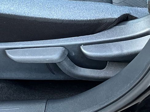 Used 2025 Nissan Versa SV image 59