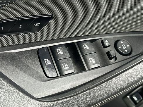 Used 2023 BMW i4 eDrive40 w/ M Sport Package image 11