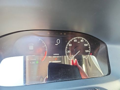 Used 2025 Honda HR-V LX image 15