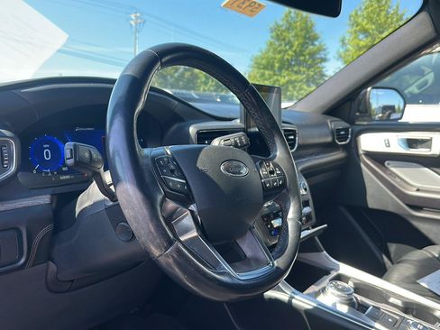 Used 2020 Ford Explorer Platinum w/ Premium Technology Package AWD/4WD image 2