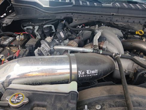 Used 2022 Ford F350 Platinum w/ FX4 Off-Road Package AWD/4WD image 36