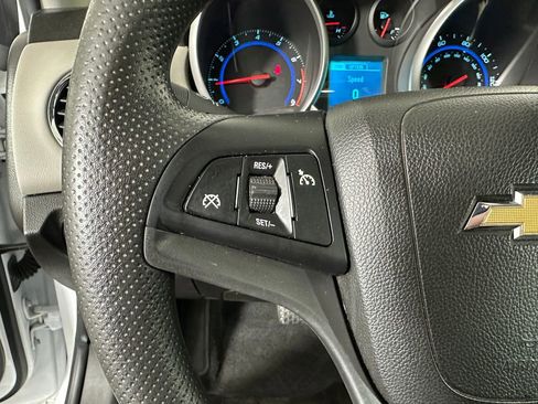 Used 2016 Chevrolet Cruze LT FWD image 11