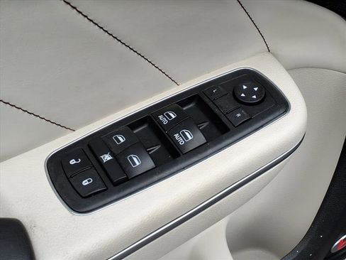 Used 2017 Dodge Charger SXT w/ Premium Group image 13