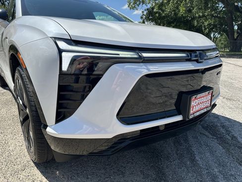 New 2025 Chevrolet Blazer EV RS image 9