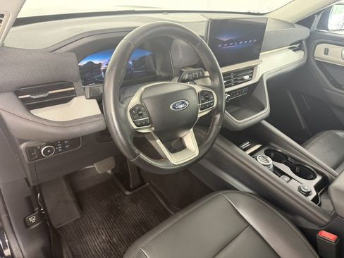 Used 2025 Ford Explorer Active w/ Active Comfort Package AWD/4WD image 19