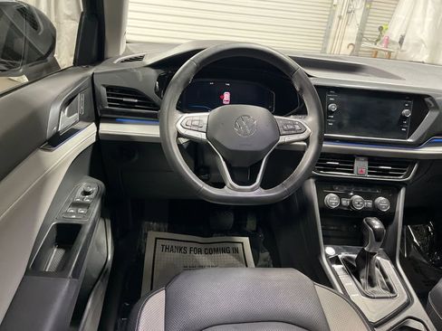 Used 2022 Volkswagen Taos SEL w/ Panoramic Sunroof Package image 17