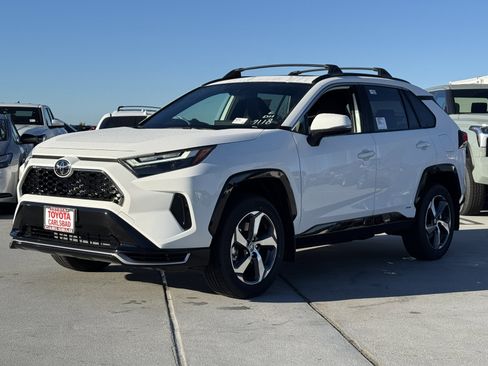New 2025 Toyota RAV4 SE image 11