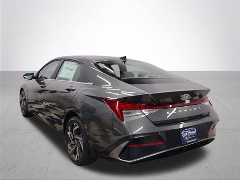 Used 2025 Hyundai Elantra SEL FWD image 11