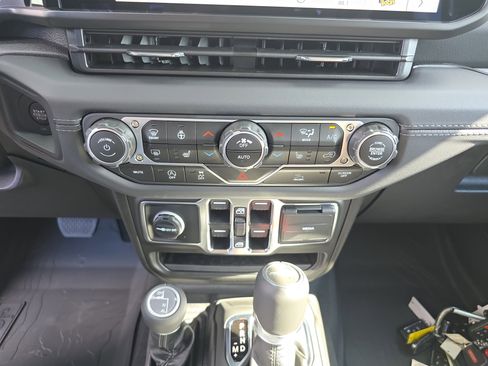 New 2025 Jeep Gladiator Sport w/ Premium Package image 20