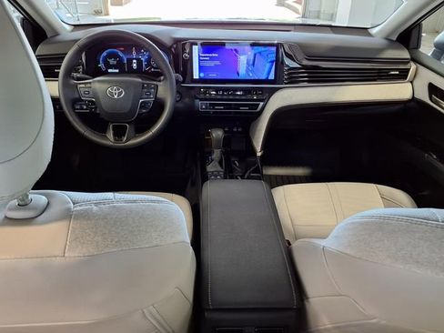 Used 2025 Toyota Camry XLE FWD image 19