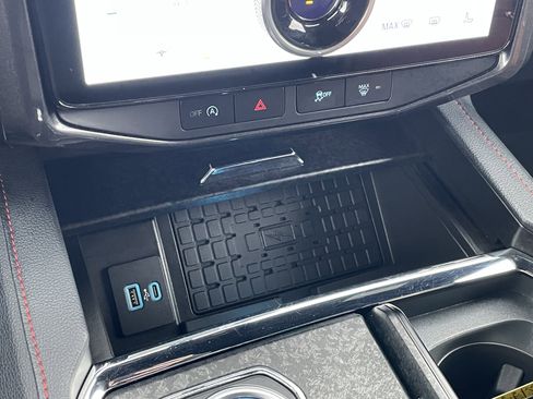 Used 2023 Ford Expedition Limited image 25