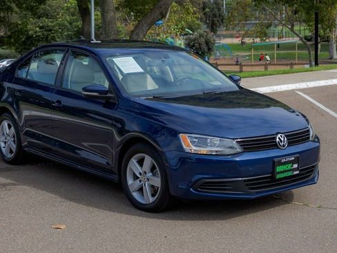 Used 2012 Volkswagen Jetta TDI image 4
