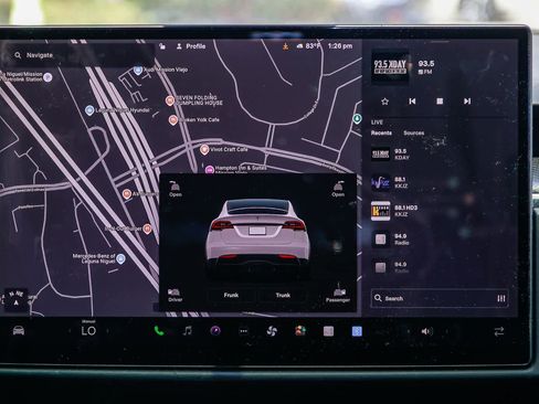 Used 2022 Tesla Model X Plaid image 14