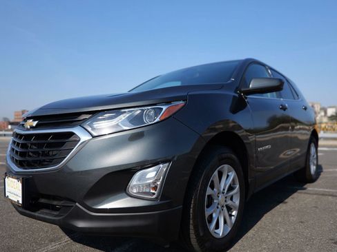 Used 2019 Chevrolet Equinox LT image 3
