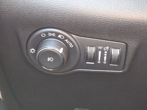 Used 2026 Jeep Compass Limited image 10