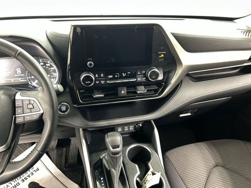 Used 2023 Toyota Highlander LE image 18
