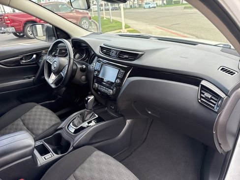 Used 2022 Nissan Rogue Sport SV image 14