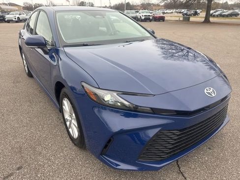 Used 2025 Toyota Camry LE image 7