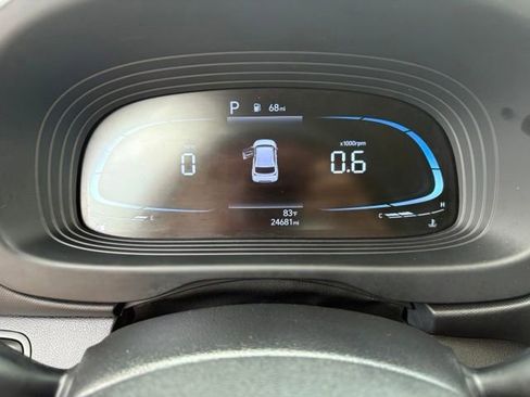 Used 2023 Hyundai Venue SEL FWD image 15