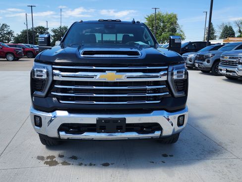 Used 2026 Chevrolet Silverado 3500 LTZ w/ LTZ Premium Package AWD/4WD image 2