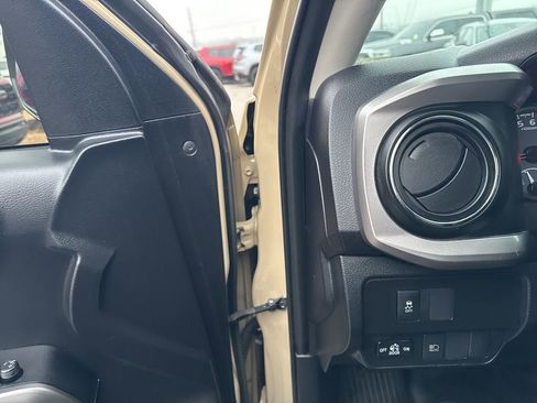 Used 2020 Toyota Tacoma SR5 image 12