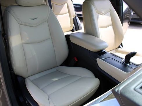 Used 2019 Cadillac XT5 FWD image 45