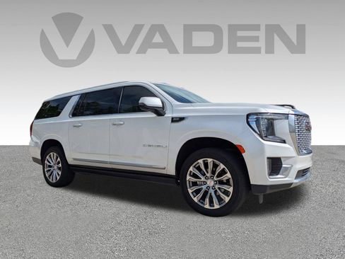 Used 2022 GMC Yukon XL Denali RWD image 3
