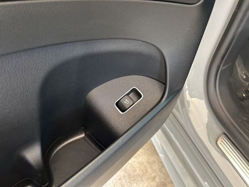 Used 2025 Mercedes-Benz GLS 450 4MATIC w/ AMG Line Exterior image 49