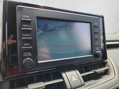 Used 2019 Toyota RAV4 LE FWD image 19