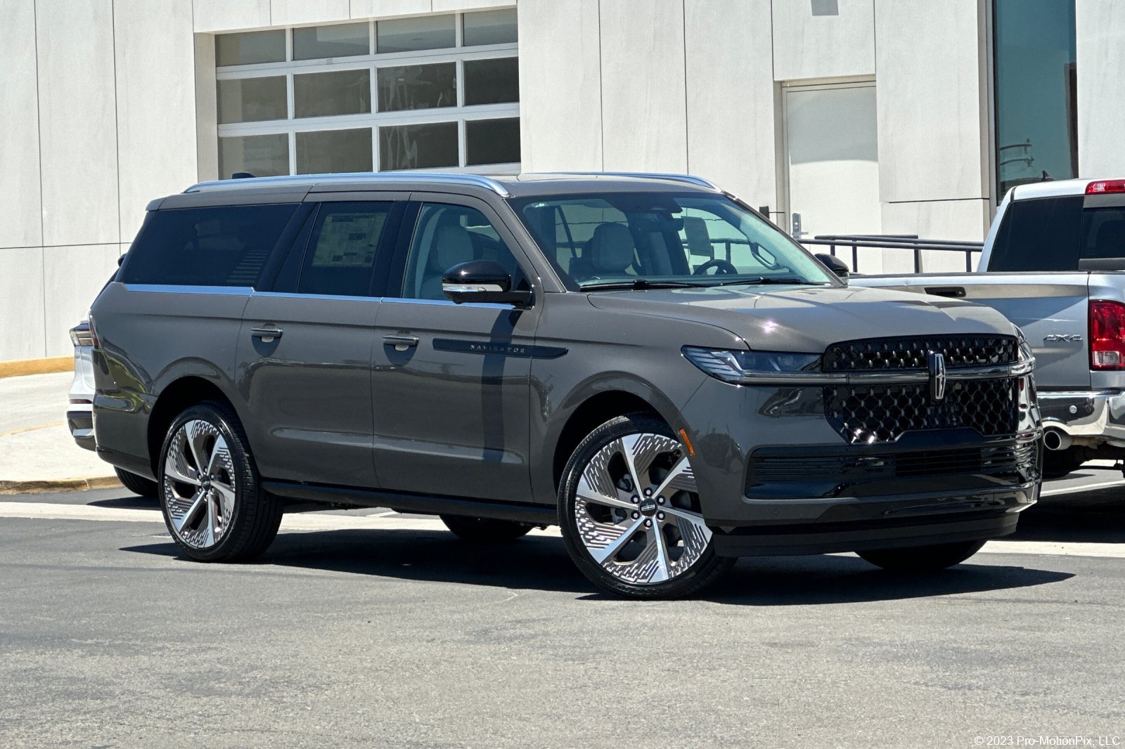 New 2026 Lincoln Navigator L Black Label AWD/4WD image 1