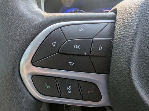 Used 2023 Chrysler Pacifica Touring-L FWD image 25