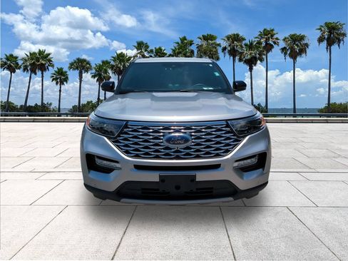 Used 2022 Ford Explorer Platinum w/ Equipment Group 601A AWD/4WD image 2