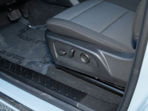 New 2026 Chevrolet Colorado W/T image 17