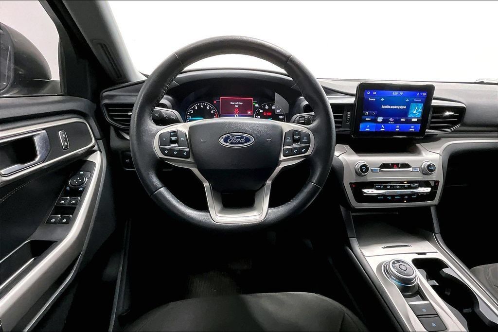 Used 2024 Ford Explorer XLT RWD image 6