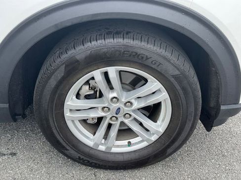 Used 2023 Ford Explorer XLT w/ Equipment Group 202A RWD image 12