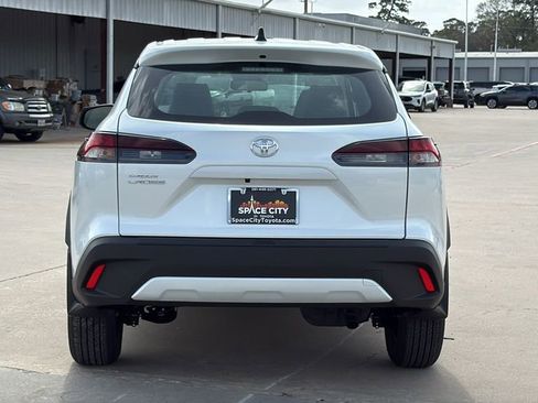 Used 2026 Toyota Corolla Cross L image 6
