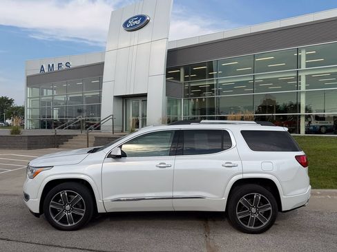 Used 2017 GMC Acadia Denali w/ Technology Package AWD/4WD image 3