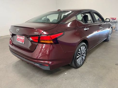 Used 2024 Nissan Altima 2.5 SV FWD image 3