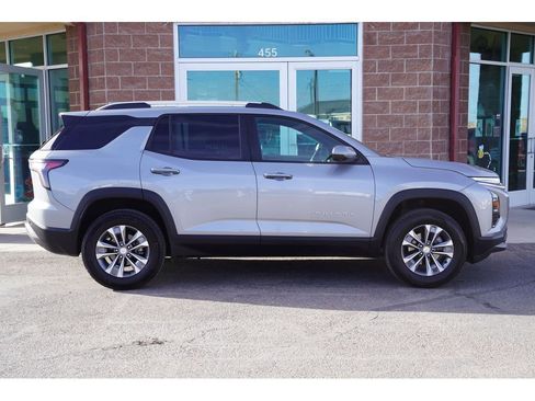 Used 2025 Chevrolet Equinox LT w/ Convenience Package II image 5