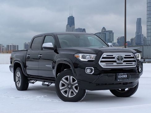 Used 2019 Toyota Tacoma Limited image 1