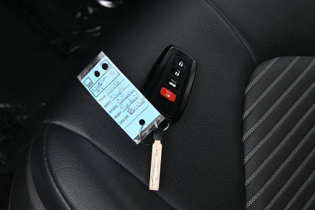 Used 2022 Toyota Camry SE w/ Convenience Package FWD image 19