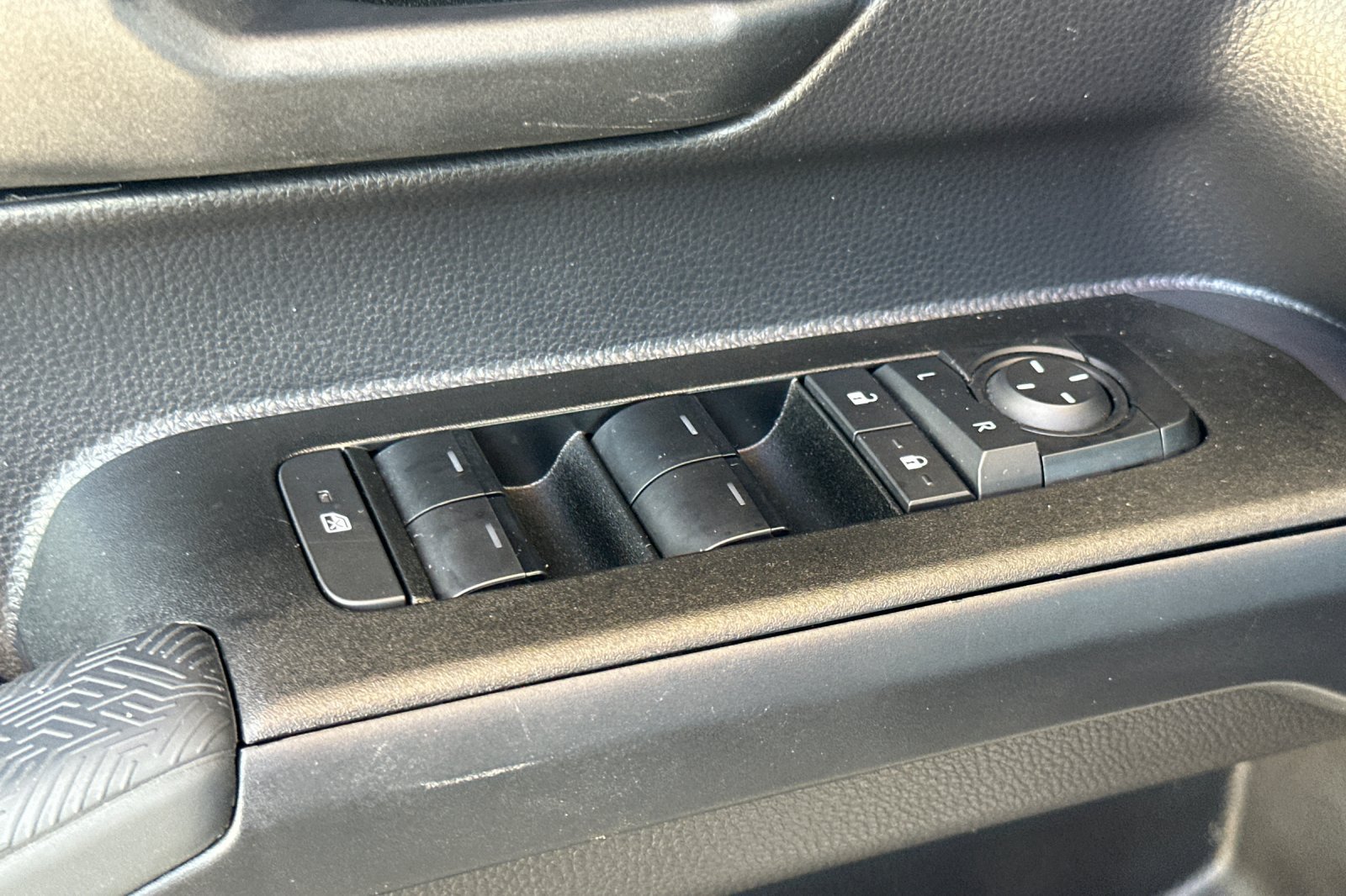Certified 2025 Toyota 4Runner SR5 AWD/4WD image 14