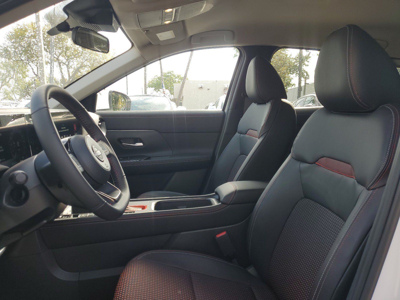Certified 2025 Nissan Kicks SR AWD/4WD image 9