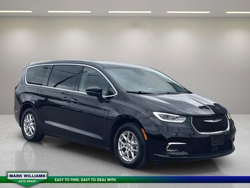 Used 2024 Chrysler Pacifica Touring-L image 1