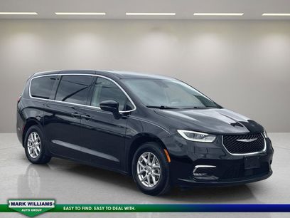Used 2024 Chrysler Pacifica Touring-L