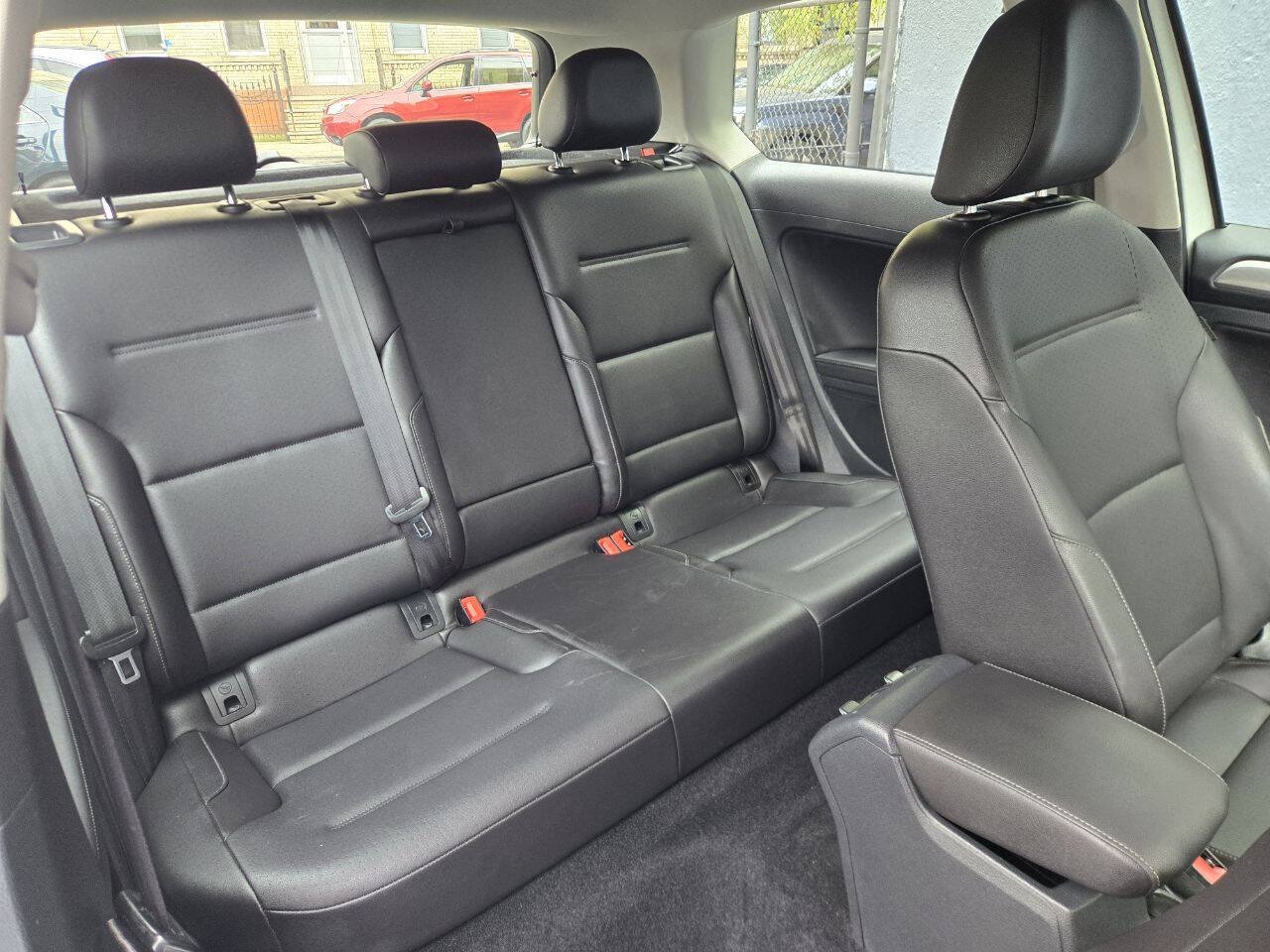 Used 2015 Volkswagen Golf S FWD image 9