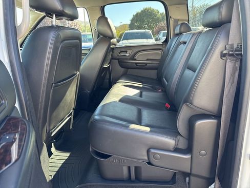 Used 2014 GMC Sierra 2500 Denali w/ Suspension Package, Off-Road image 18