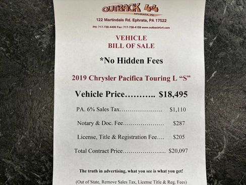 Used 2019 Chrysler Pacifica Touring-L w/ Advanced Safetytec Group image 2