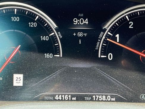 Used 2019 BMW 750i w/ M Sport Package image 7